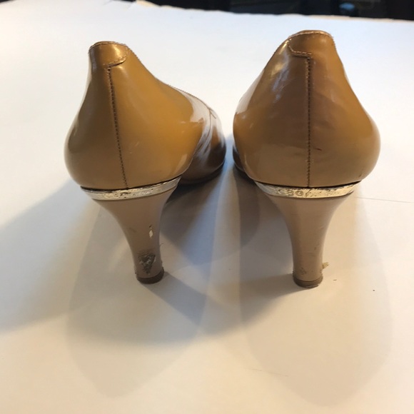 BCBGeneration Neutral Heels / Pumps Size 6-1/2 - Picture 3 of 6